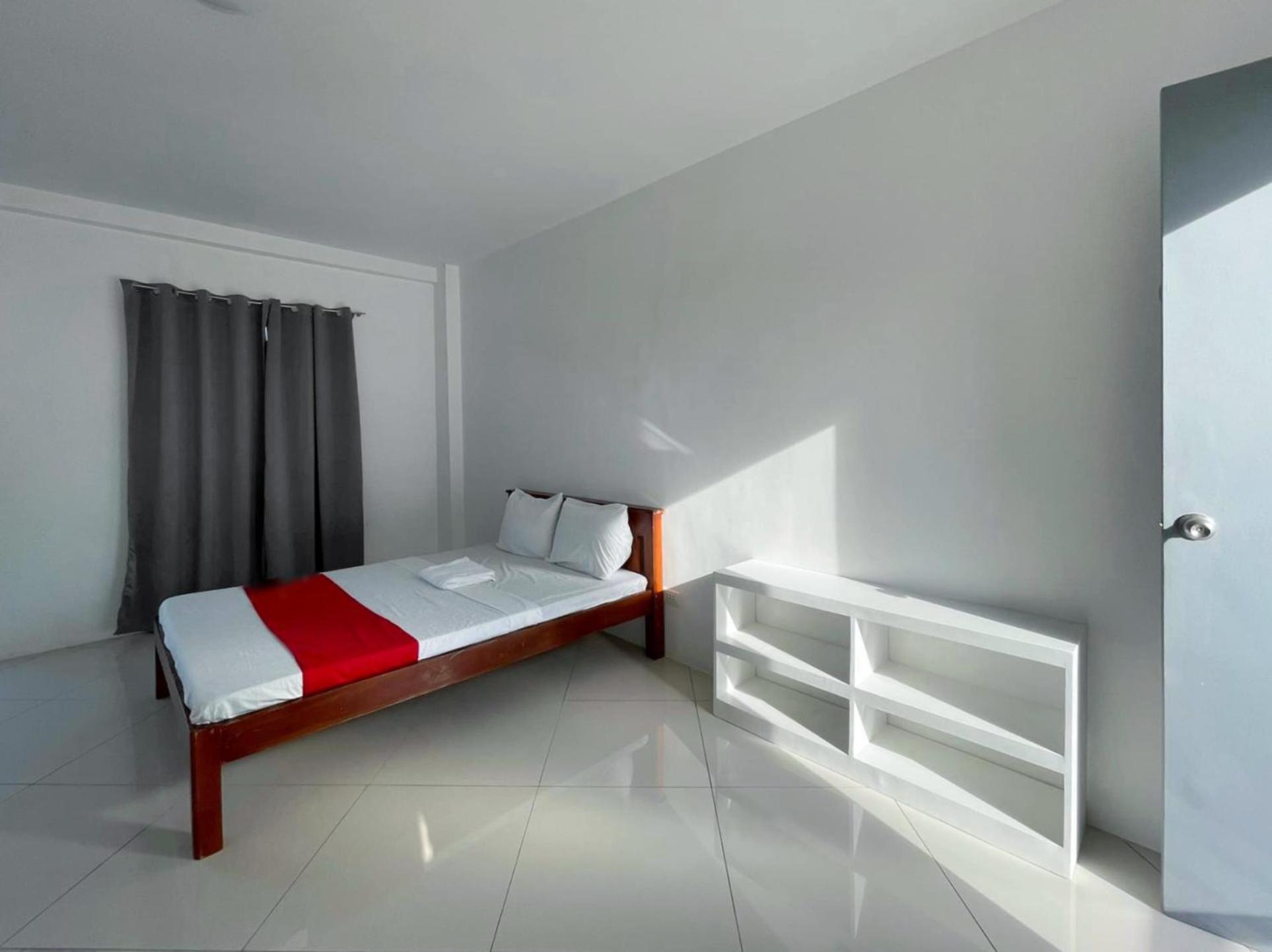 Oyo 778 Fat J Apartelle Otel Cebu Dış mekan fotoğraf