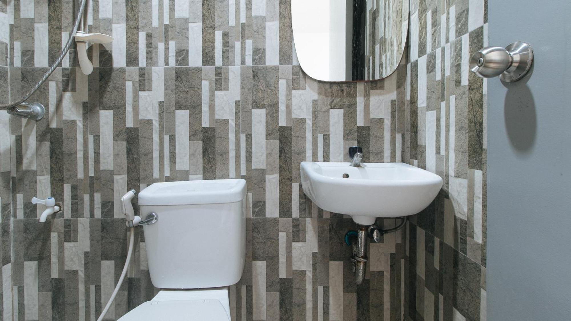 Reddoorz At Fat J Apartelle Mactan Cebu Dış mekan fotoğraf