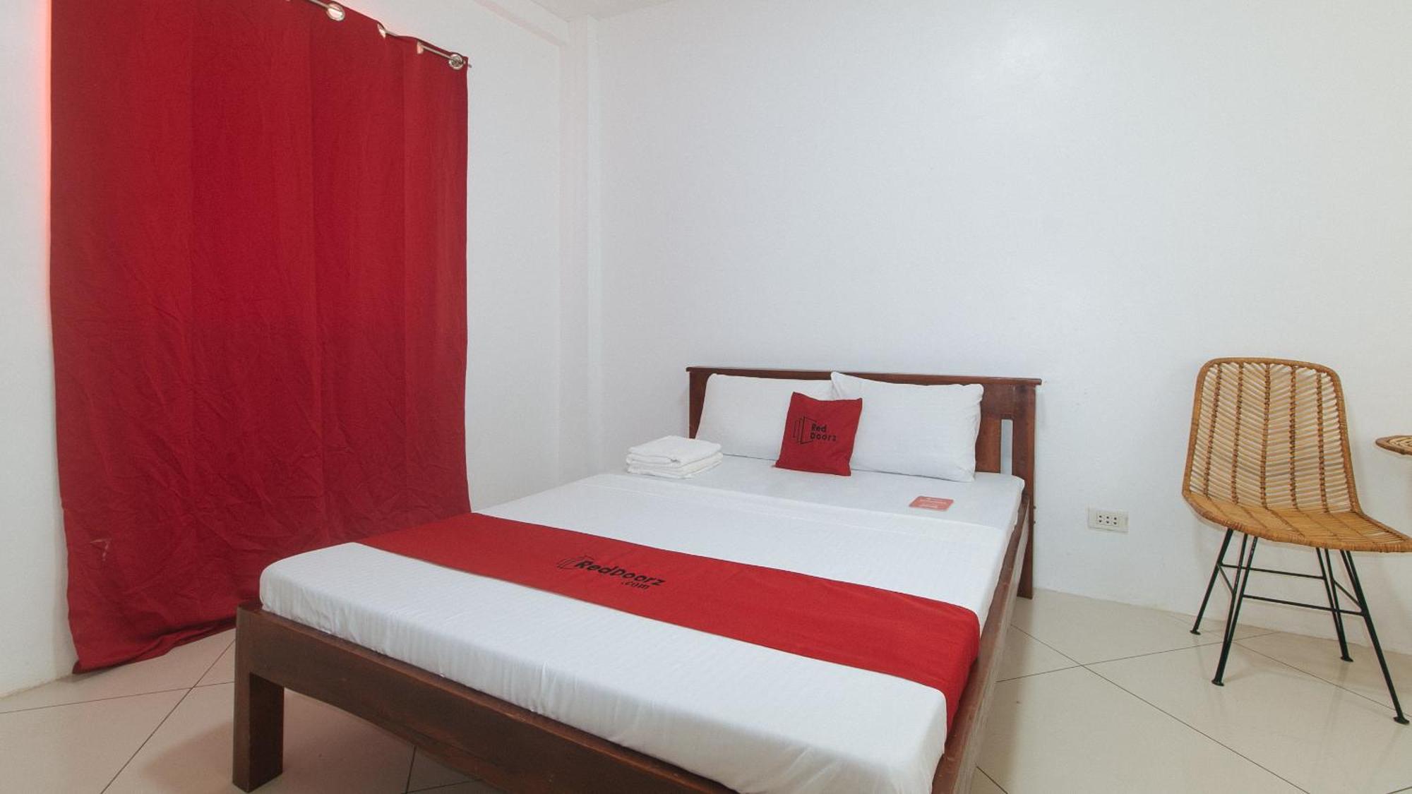 Reddoorz At Fat J Apartelle Mactan Cebu Dış mekan fotoğraf
