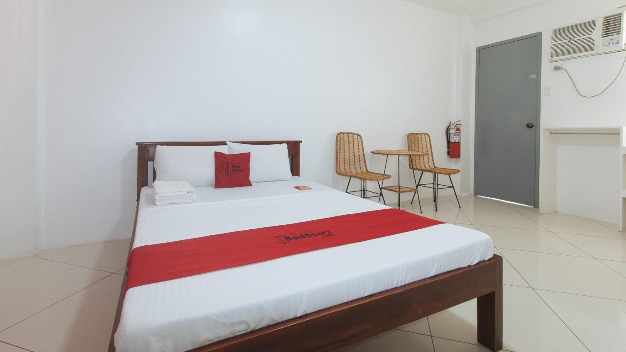 Reddoorz At Fat J Apartelle Mactan Cebu Dış mekan fotoğraf