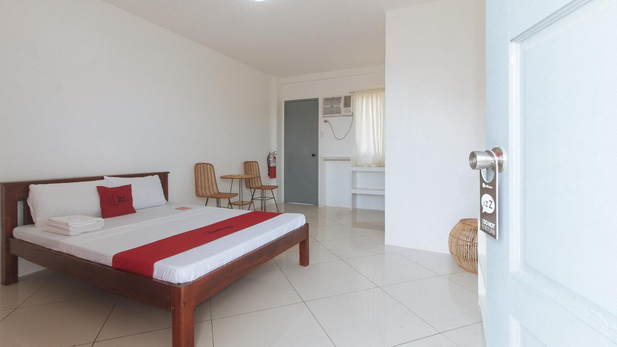Reddoorz At Fat J Apartelle Mactan Cebu Dış mekan fotoğraf