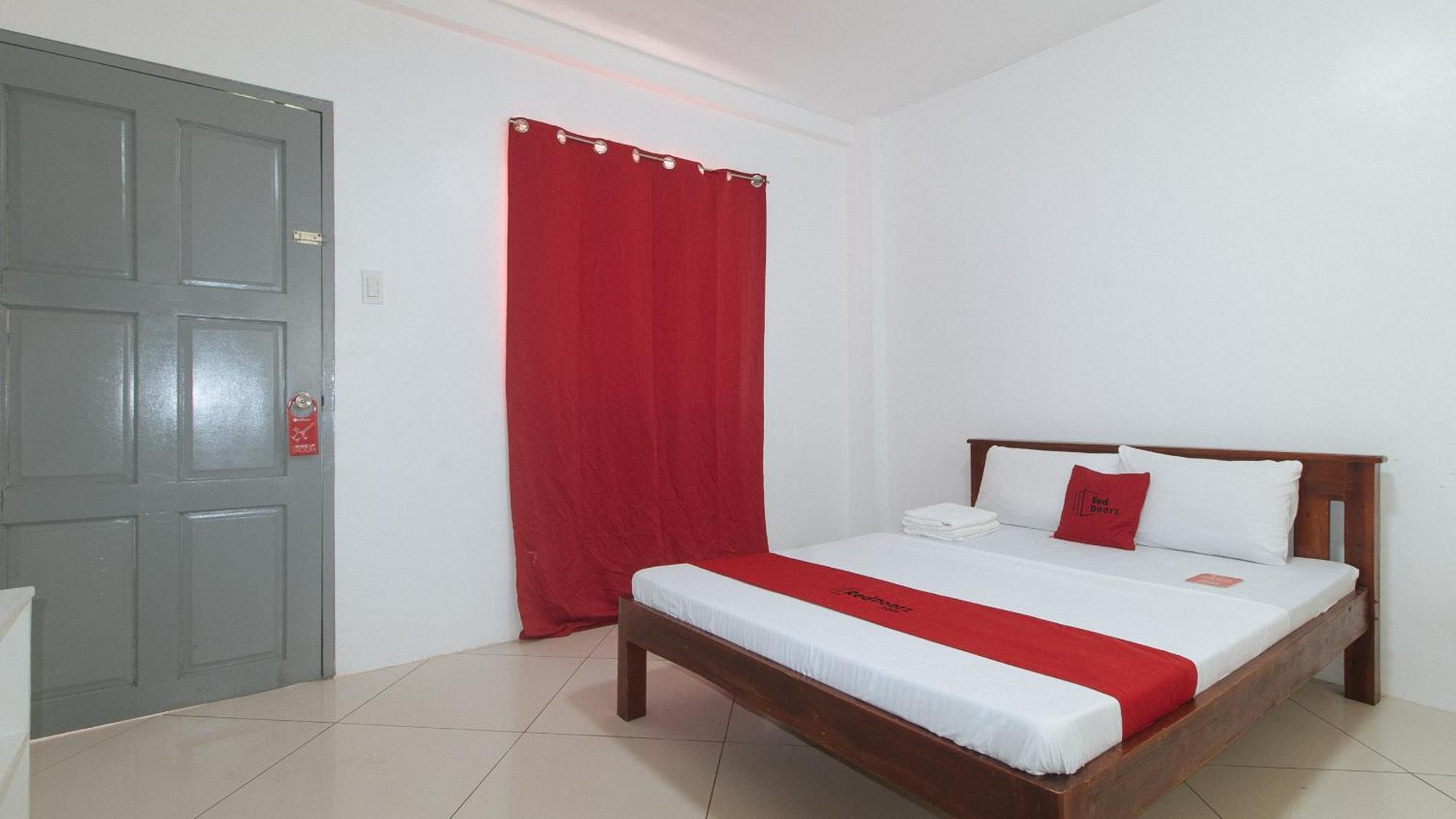 Reddoorz At Fat J Apartelle Mactan Cebu Dış mekan fotoğraf