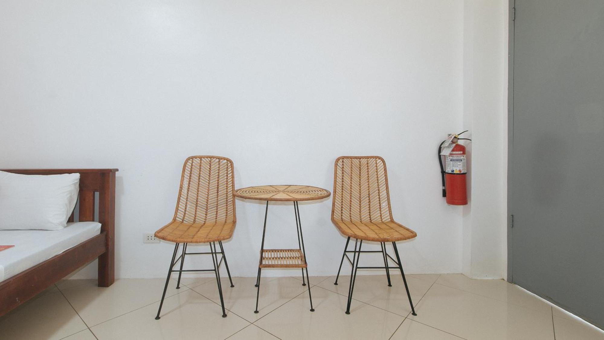 Reddoorz At Fat J Apartelle Mactan Cebu Dış mekan fotoğraf