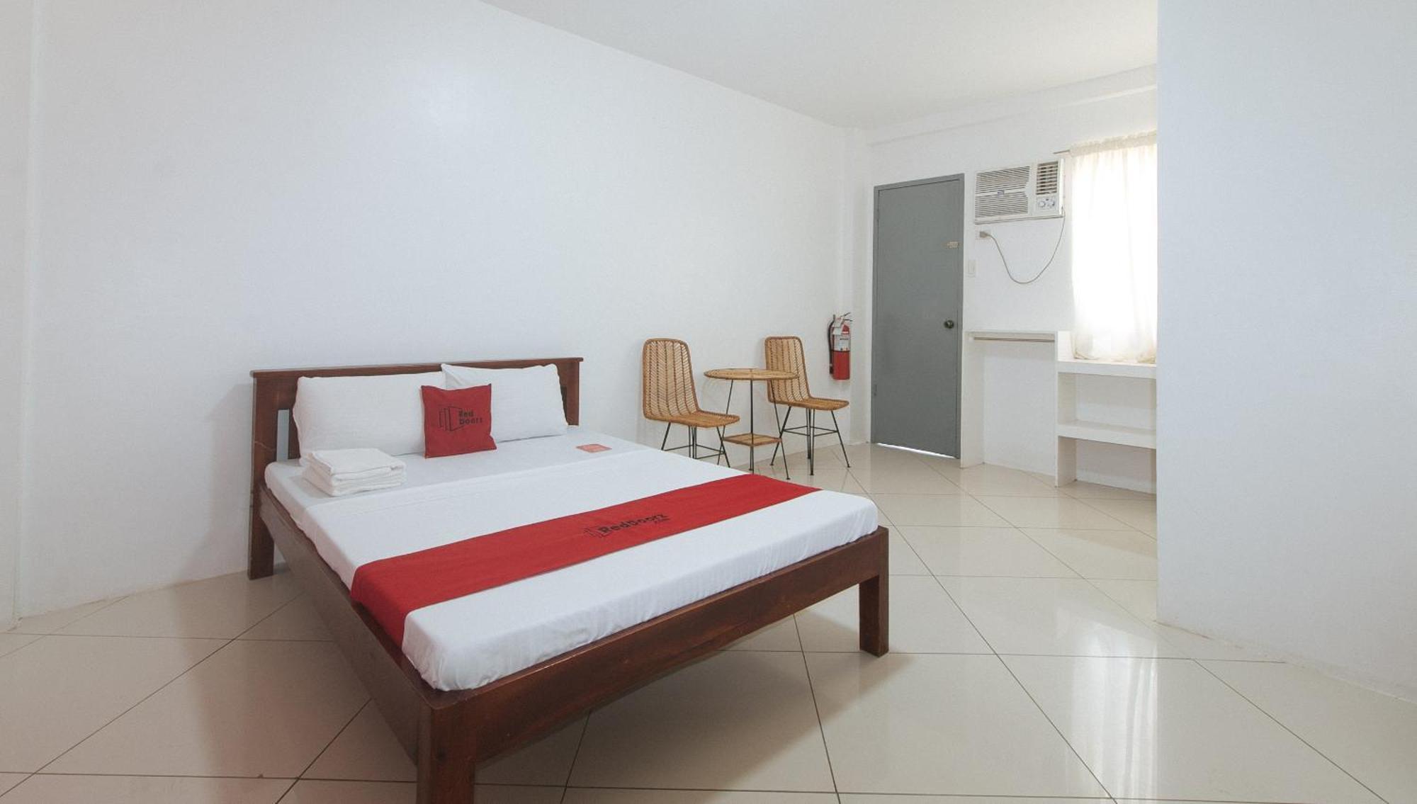 Reddoorz At Fat J Apartelle Mactan Cebu Dış mekan fotoğraf
