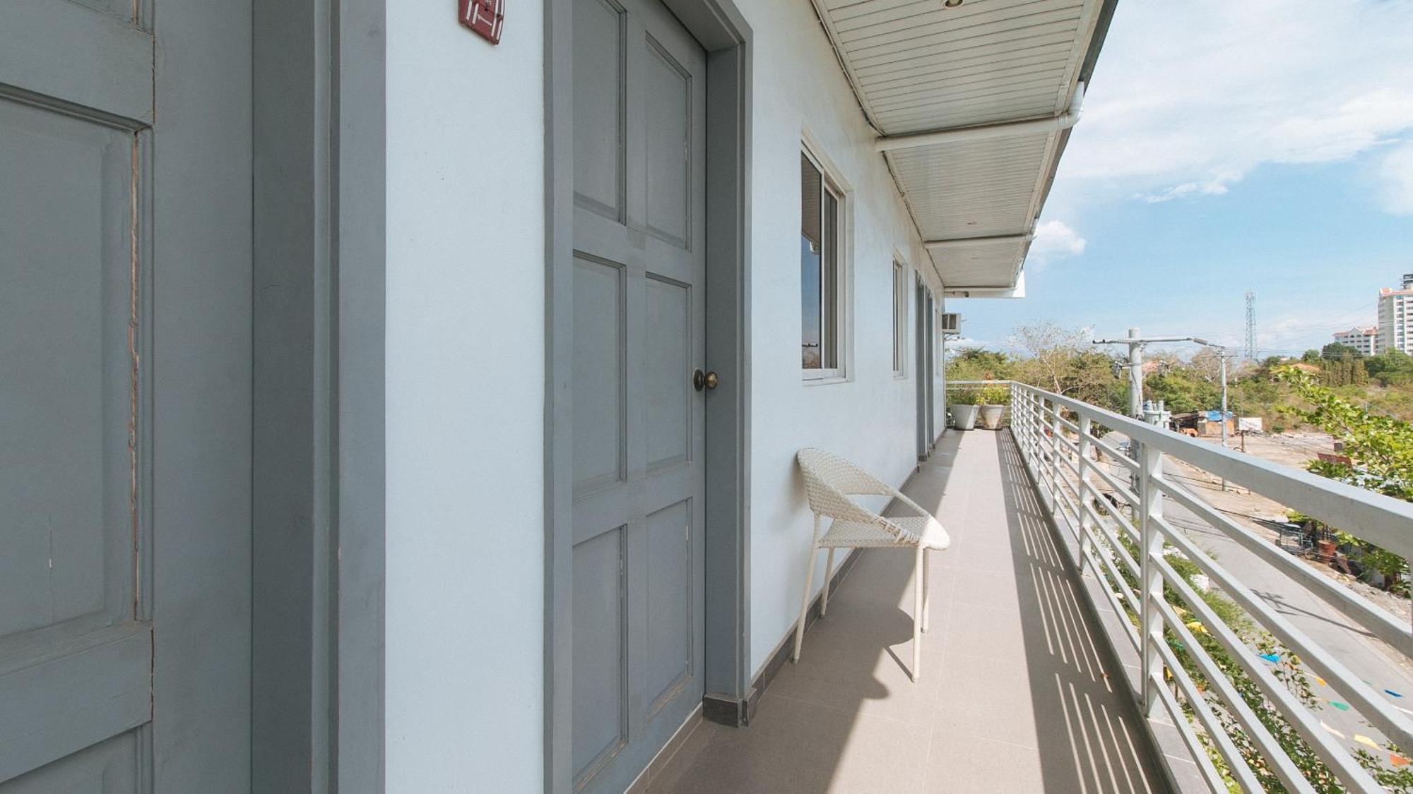 Reddoorz At Fat J Apartelle Mactan Cebu Dış mekan fotoğraf