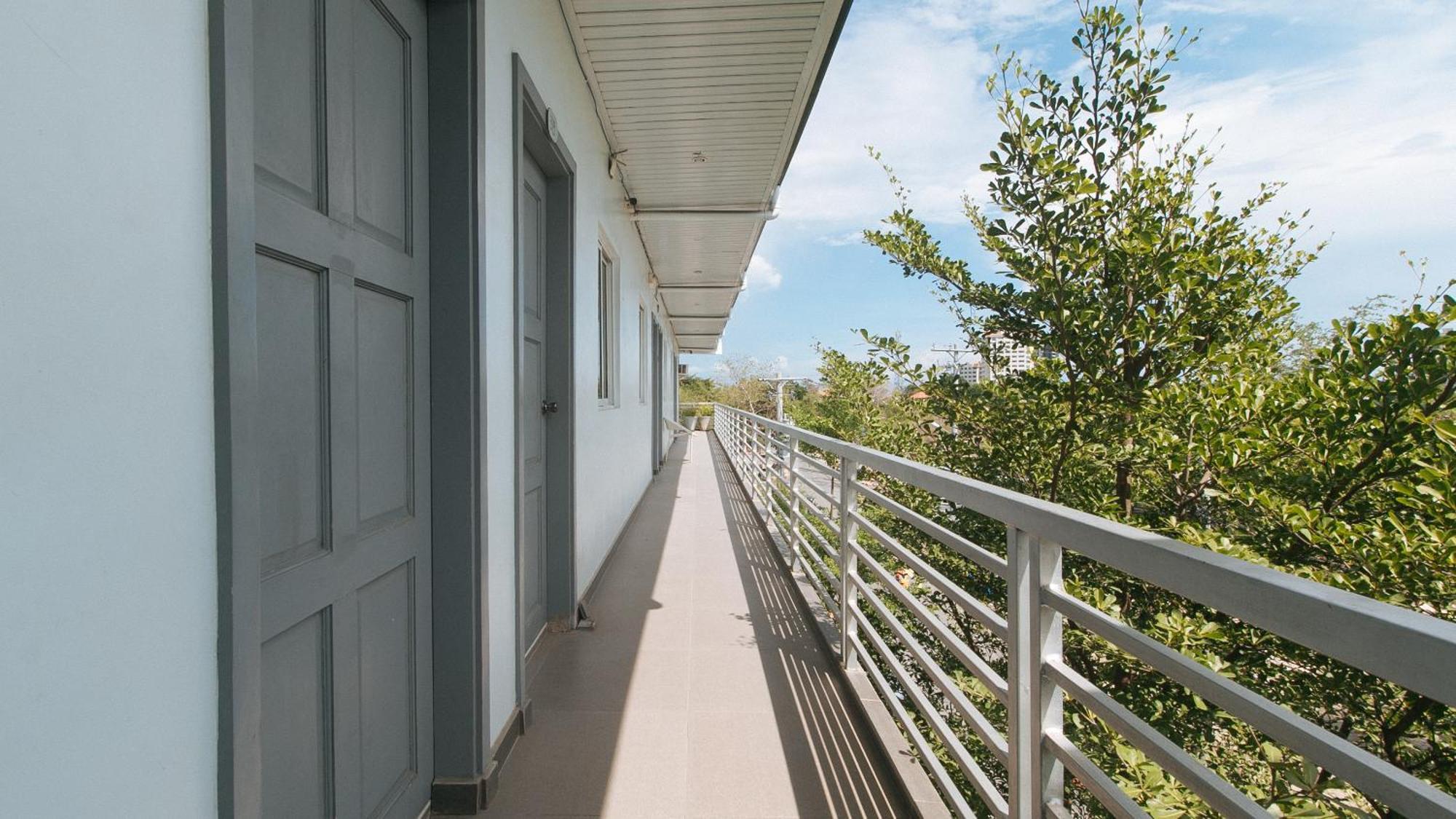 Reddoorz At Fat J Apartelle Mactan Cebu Dış mekan fotoğraf
