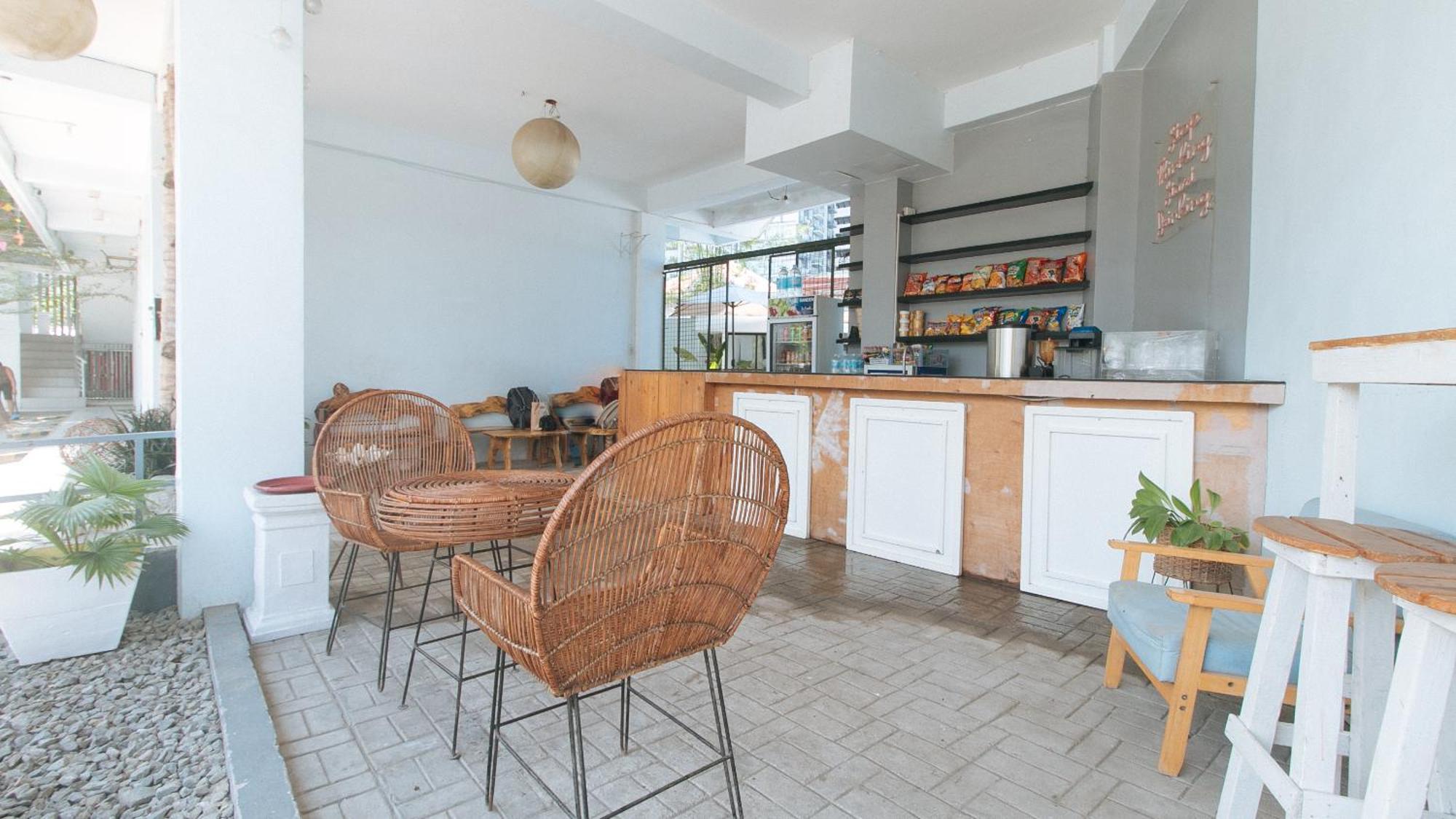 Reddoorz At Fat J Apartelle Mactan Cebu Dış mekan fotoğraf