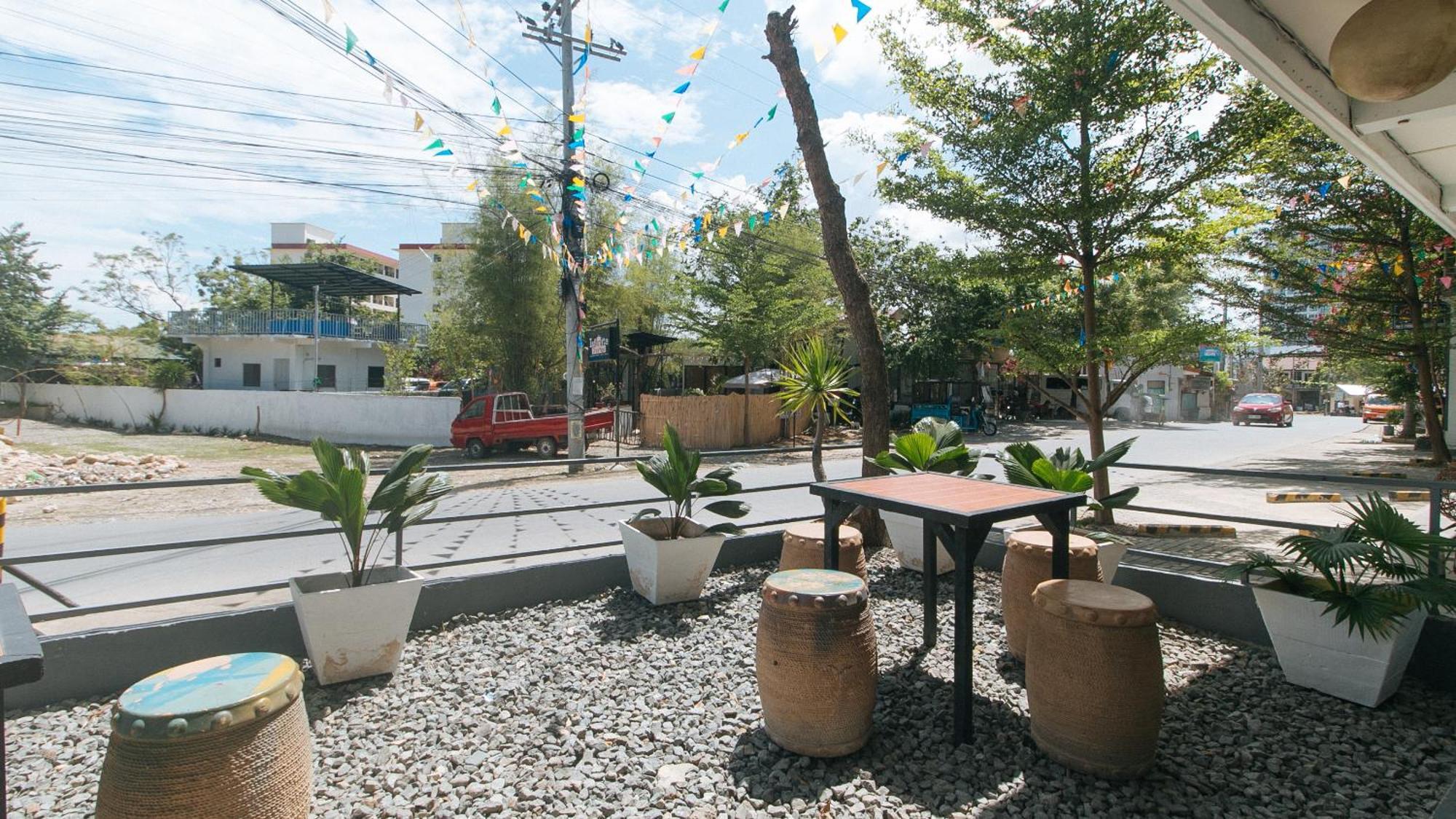 Reddoorz At Fat J Apartelle Mactan Cebu Dış mekan fotoğraf
